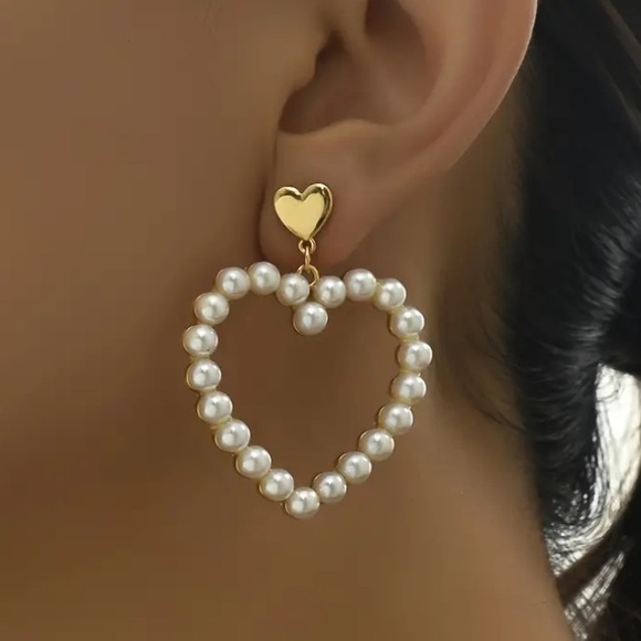 Jewelry - Pearl Heart Gold Toned Stud Earrings